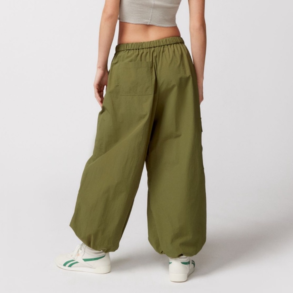 urban outfitters jana nylon balloon cargo pant - Picture 2 of 9